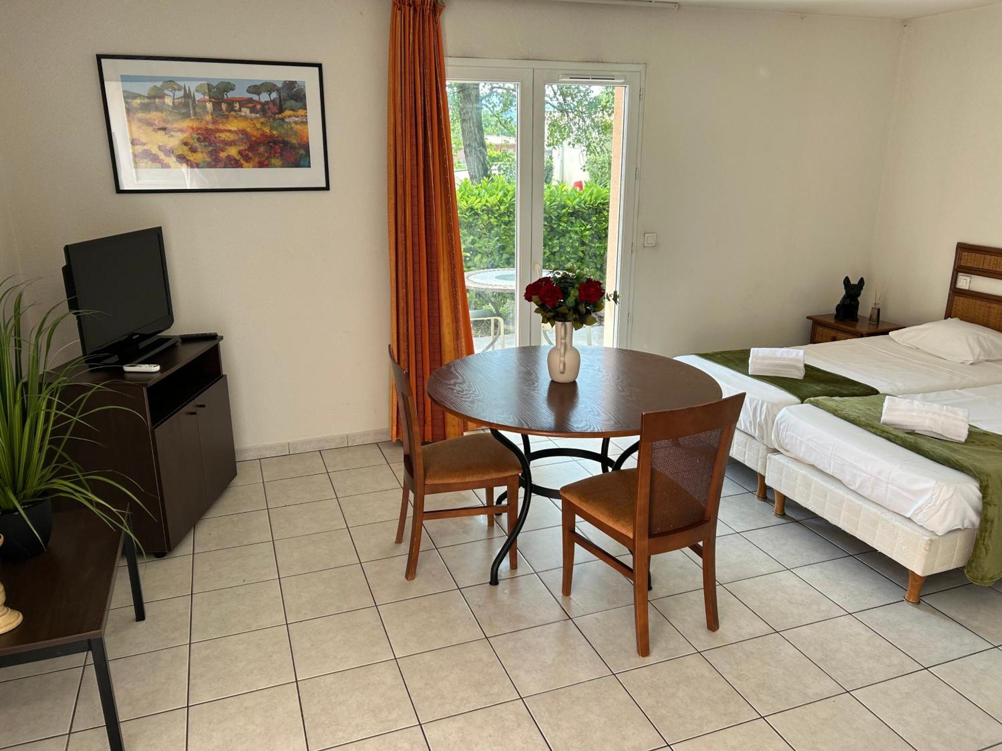 Domaine D'Agrippa Valence Hotel ชาโตเนิฟ-ซูร์-อิแซร์ ภายนอก รูปภาพ